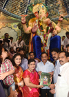 Ex.Chief Minister & Congress Senior Leader Narayanrao Rane with Family for Ganpati Darshan at Lalabaugh.